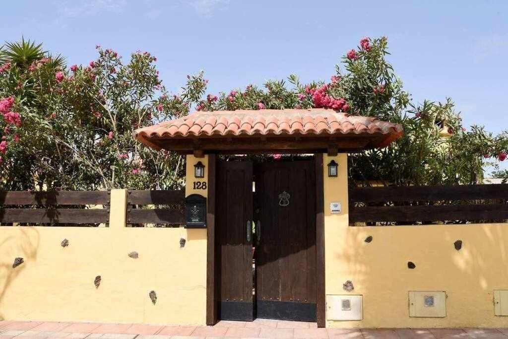 Aurora Mari Villa Your Dream Steps From The Ocean Shore Caleta De Fuste Exteriör bild