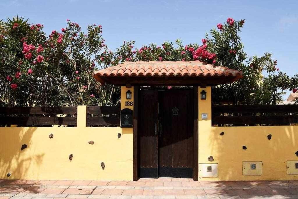 Aurora Mari Villa Your Dream Steps From The Ocean Shore Caleta De Fuste Exteriör bild